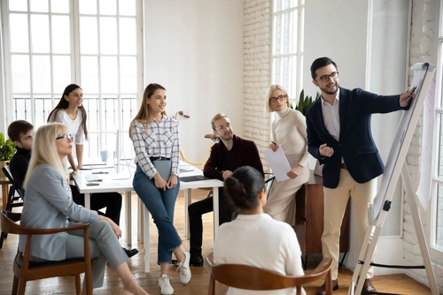 Workshop Manager – © fizkes / iStock.com