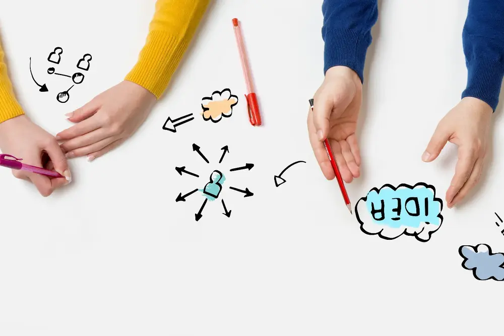 Gruppenarbeit Hände – © Creative Touch / iStock.com